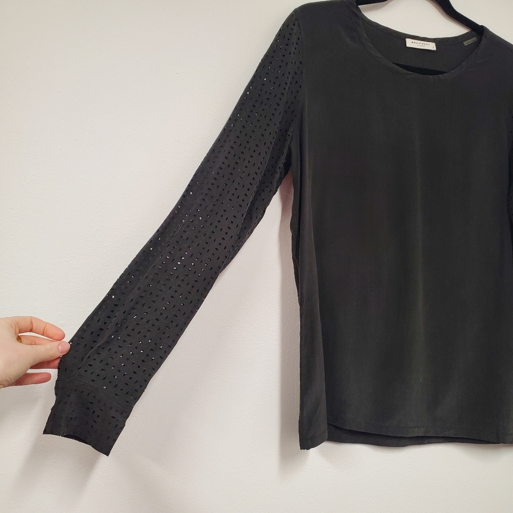 Equipment Femme 100% Silk Lazer Cut Blouse  Womens S Gray Minimalist Business